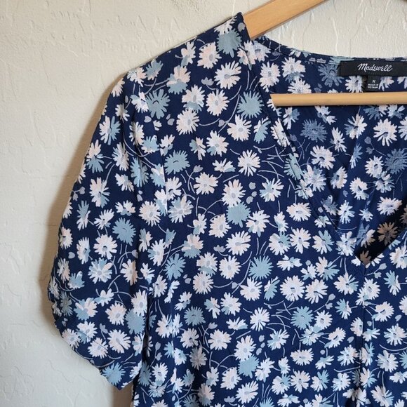 Madewell Novel Tie-Front Top In French Floral Drapey V-Neck Blue Size Women's M - Picture 5 of 9